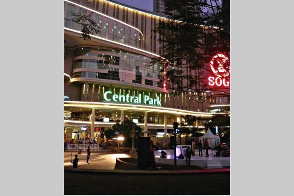 1 Bedroom Apartment Near Central Park Mall Джакарта Екстериор снимка