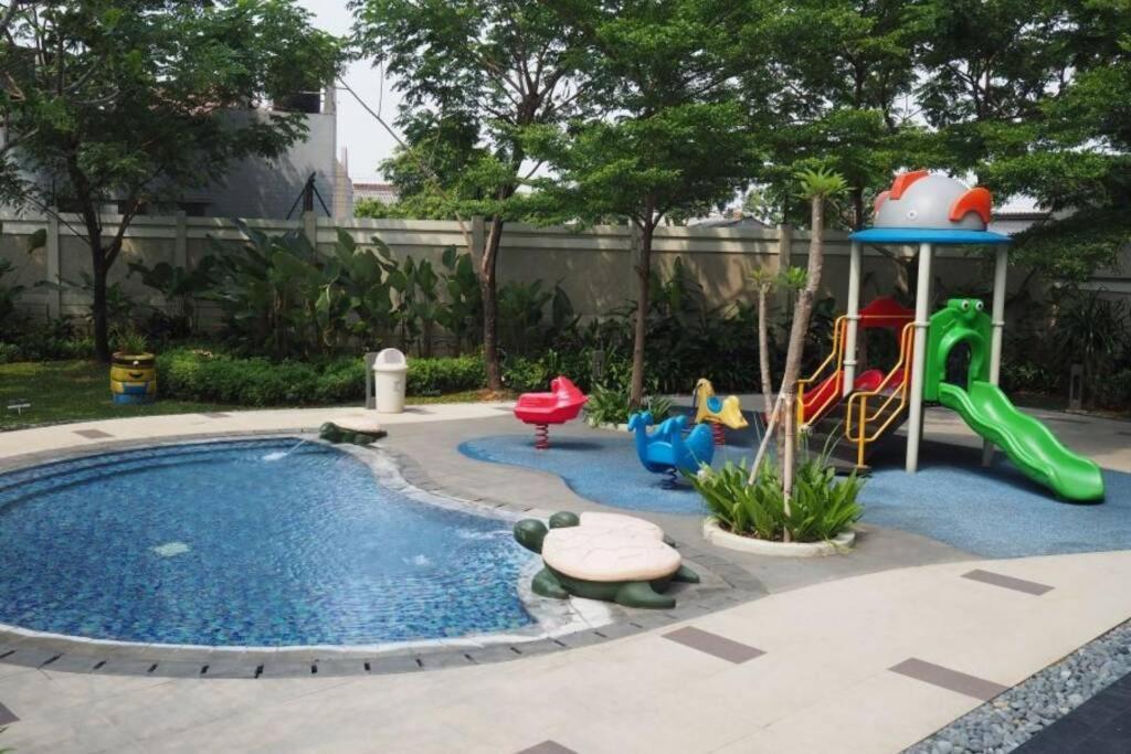 1 Bedroom Apartment Near Central Park Mall Джакарта Екстериор снимка
